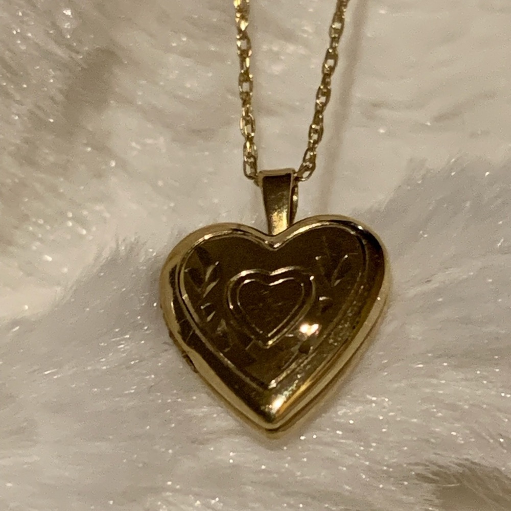 14k opening locket SOLD